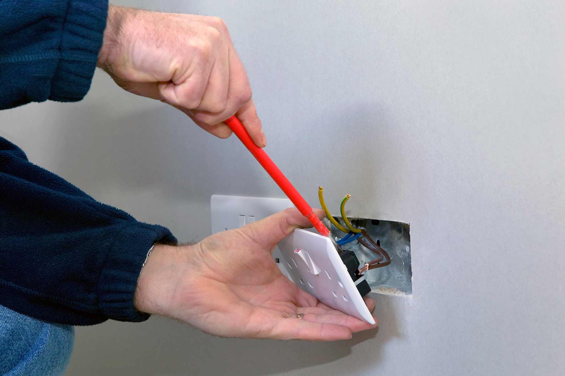 Our electricians can install plug sockets for domestic and commercial proeprties in Stamford and the local area. 